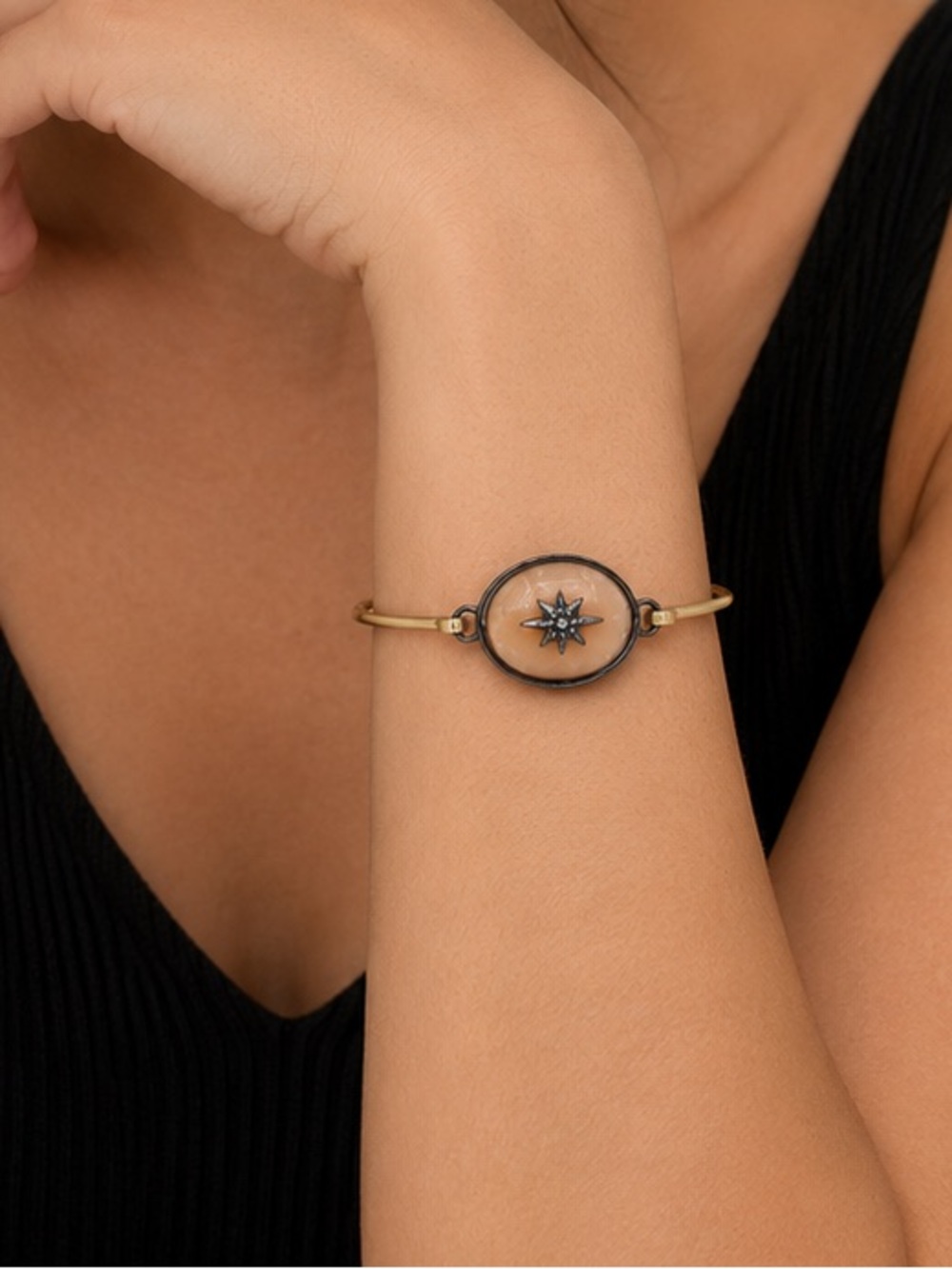Simply Vera Vera Wang Gold Tone Starburst Bangle Bracelet Peach Stone Accent NWT